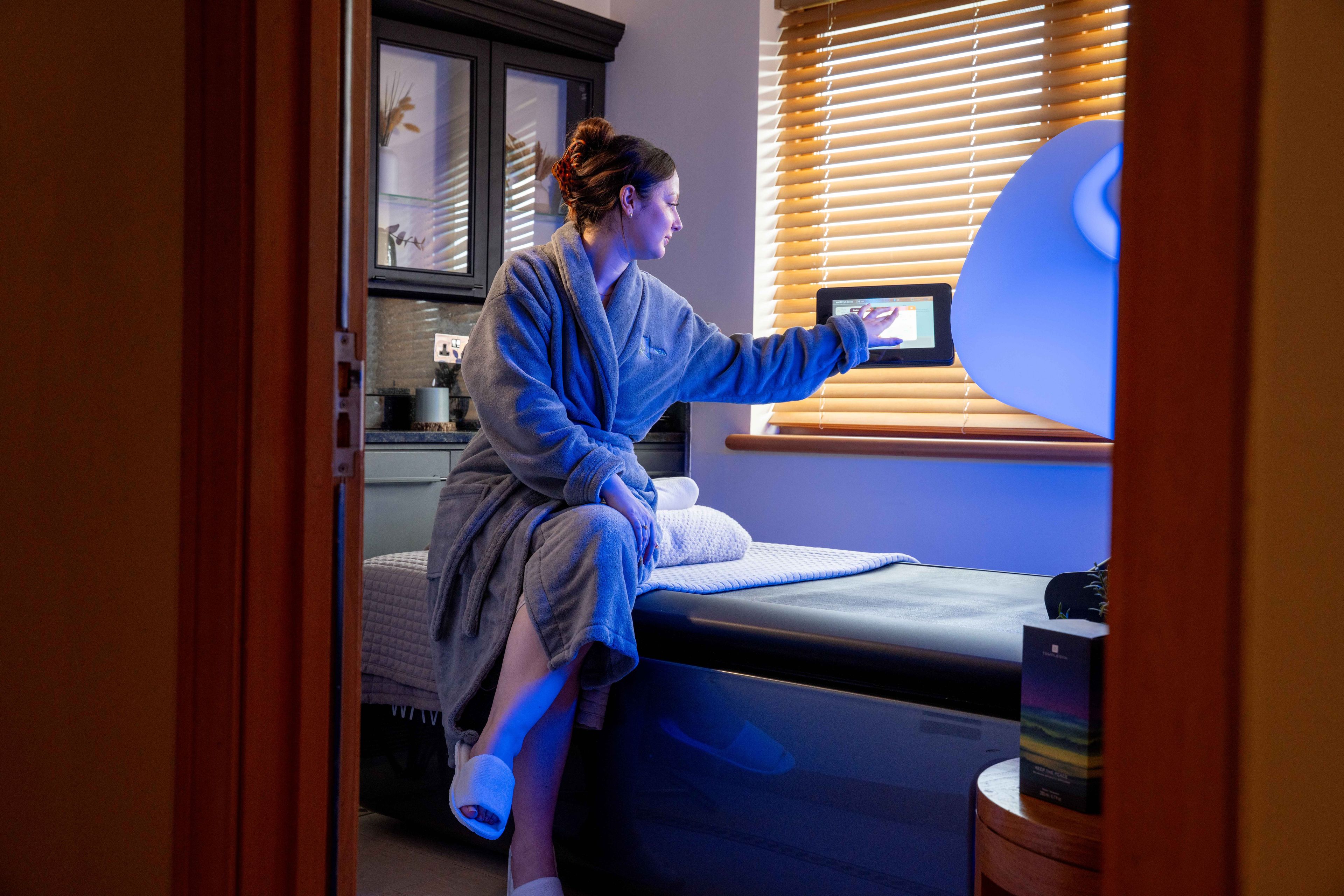 Lady using wave bed